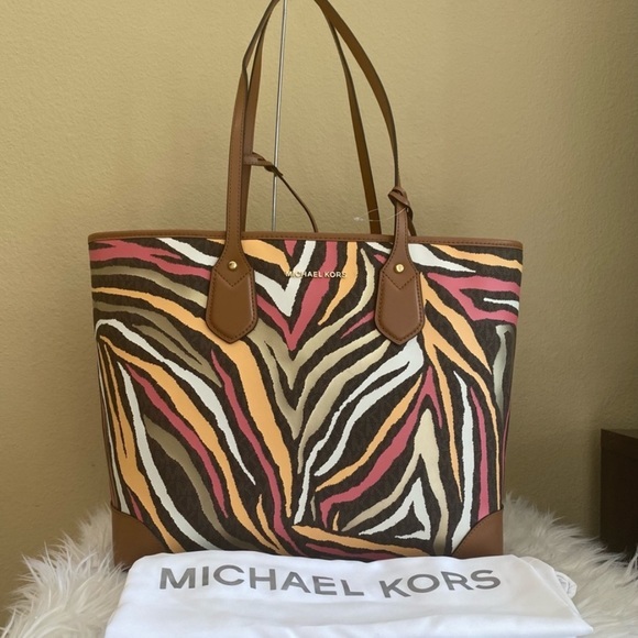 New Michael Kors zebra large Eva shoulder tote bag - Picture 15 of 15